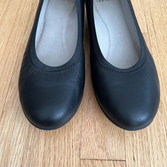 Dansko Kristen Black Milled Nubuck Leather Flats Women's EU Size 40 US 10/10.5 - Picture 3 of 11